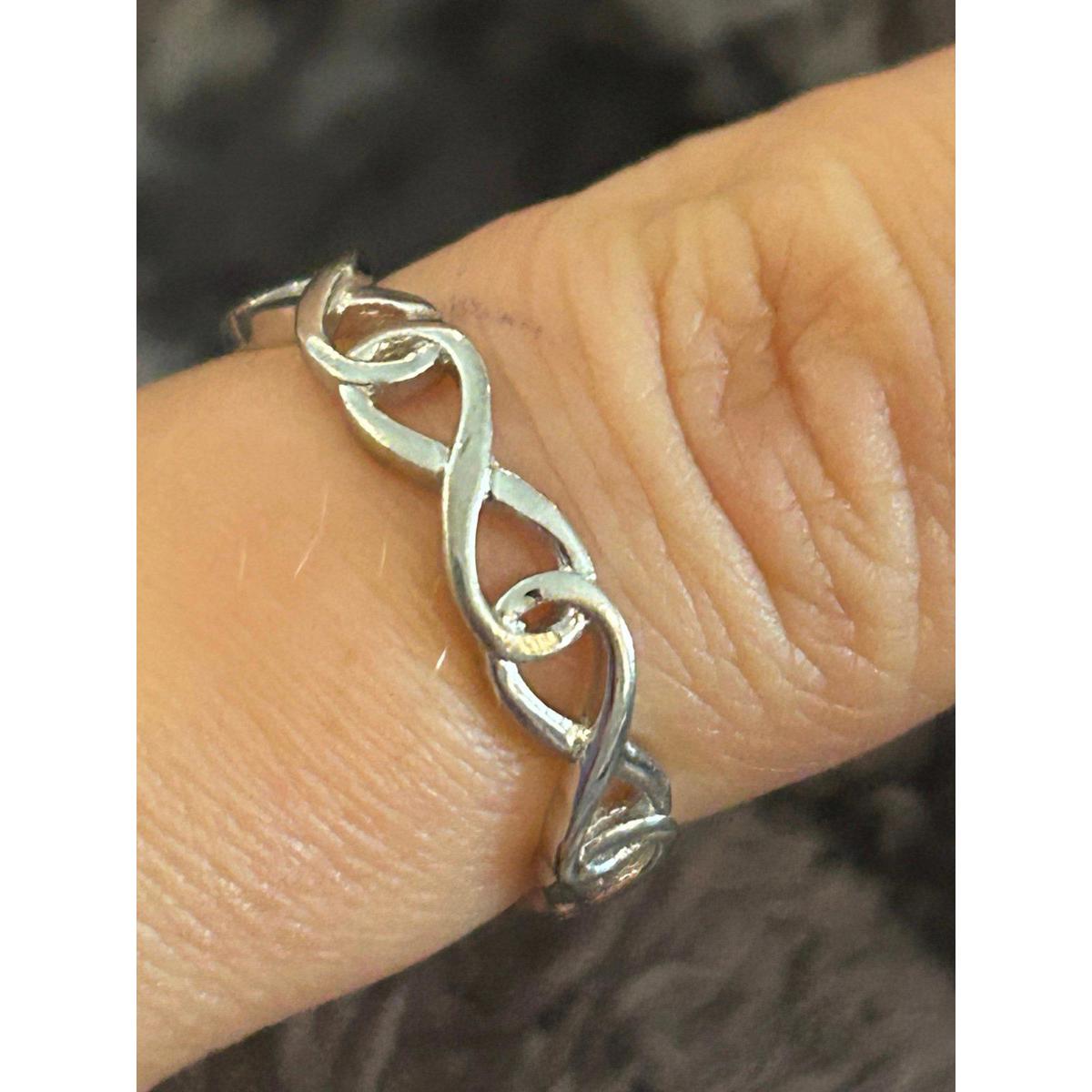 Z50 Size 7 925 Sterling Silver Ring
